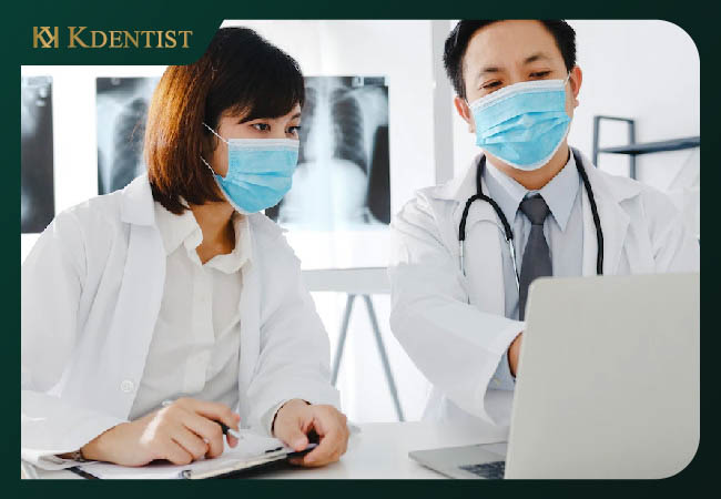Đội ngũ y bác sĩ chuyên sâu tư vấn và cạo vôi răng Đội ngũ y bác sĩ chuyên sâu tư vấn và cạo vôi răng